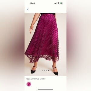 Gorgeous and unique skirt.